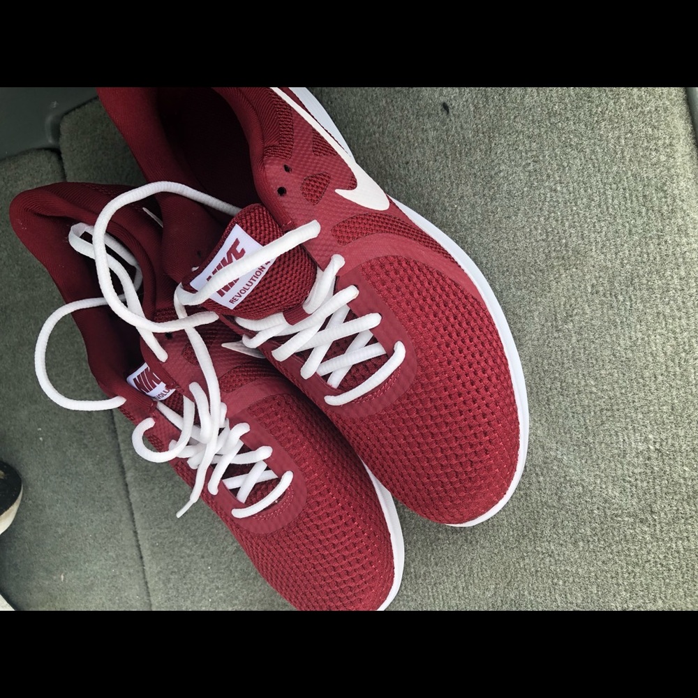 Nike revolution 4